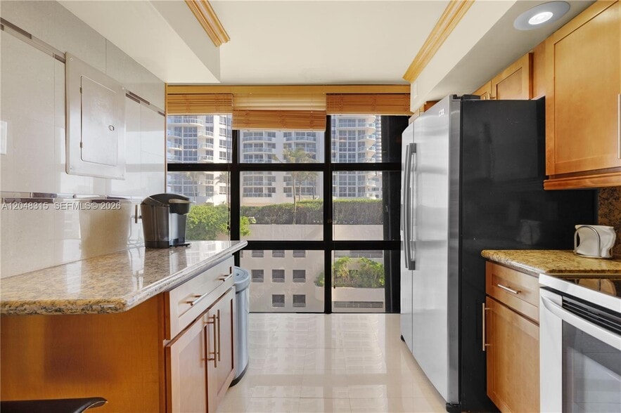 Building Photo - 6423 Collins Ave