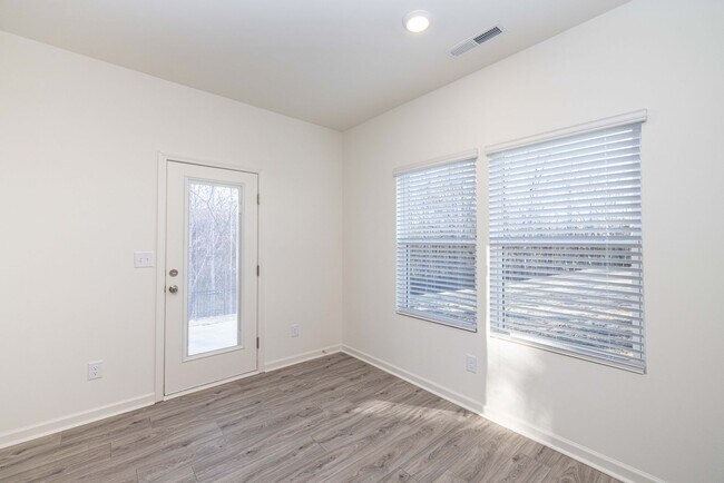 Building Photo - 3 br  Quiet community, paired Home minutes from I-77 and I-40