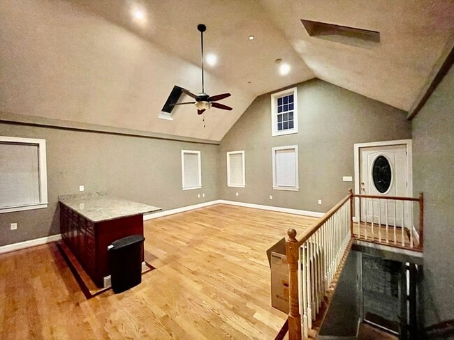 Building Photo - 2A Lorenzo St