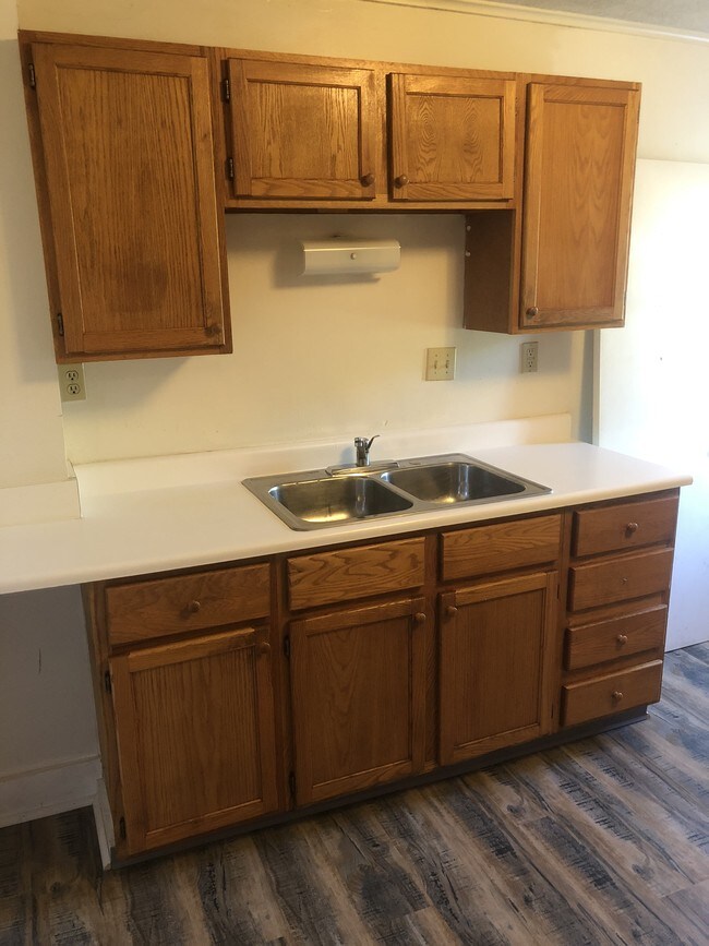 Building Photo - 114 S 6th St