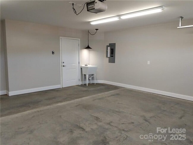 Building Photo - 835 Wisteria Wy