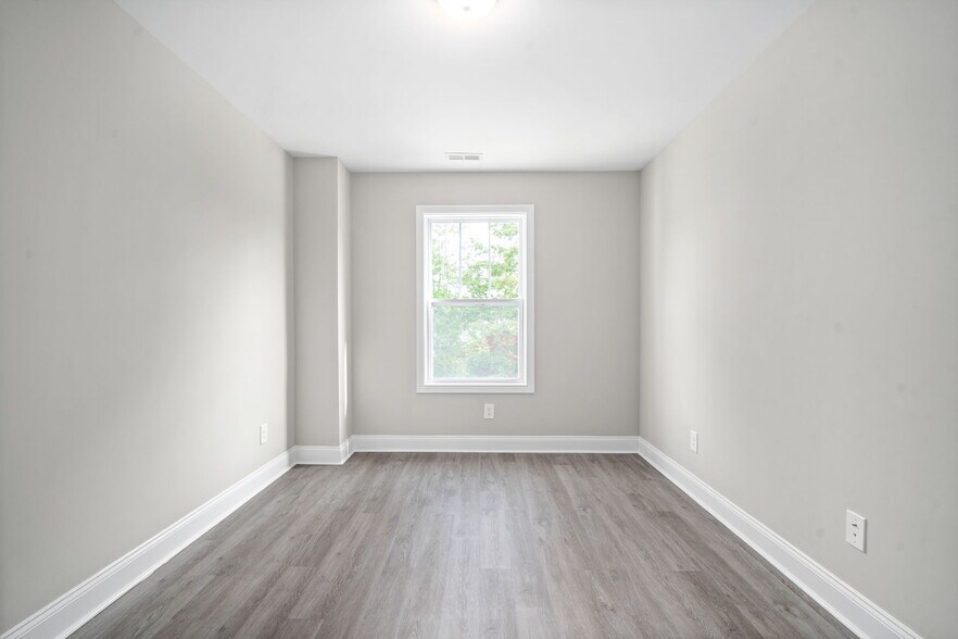 Building Photo - 804 Lynes St