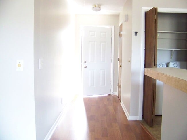 Building Photo - 6732 Willowbrook Dr