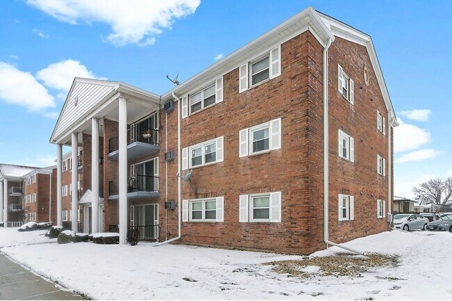 Primary Photo - 4410 W 111th St