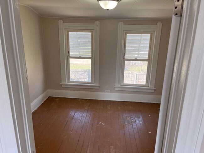 Building Photo - 4 Bed - 1.5 Bath - Single Family Home in Lorain