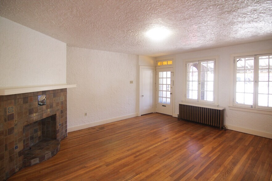 Building Photo - 8001 Saint Lawrence Ave