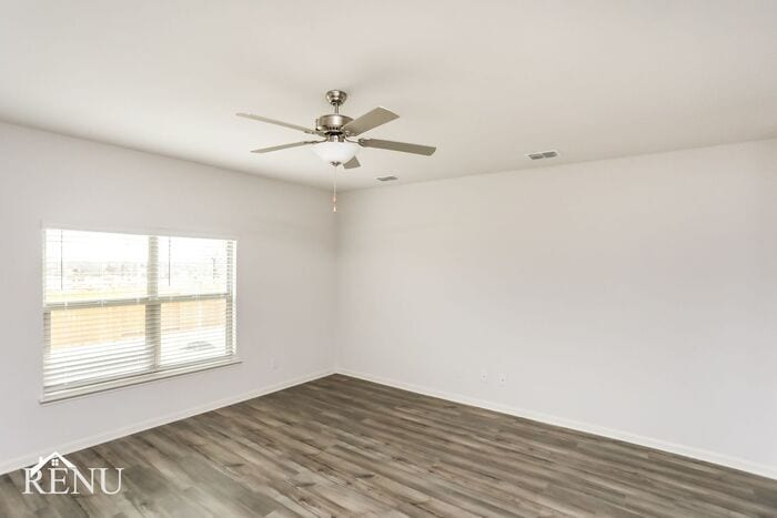 Building Photo - 1910 Hialeah Dr