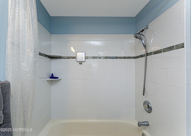 Building Photo - 1114 Wildwood Ave