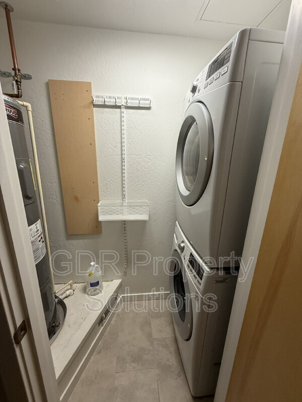 Building Photo - 3600 Central Ave SE