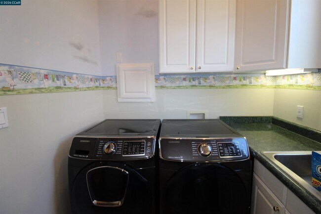 Building Photo - 348 Pheasant Run Dr