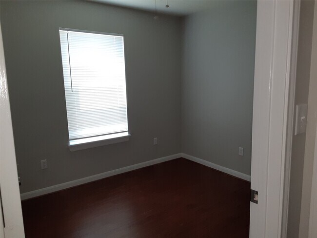 Building Photo - 134 S Bend Ct