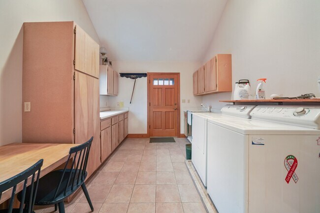 Building Photo - 9154 Daybreaker Dr