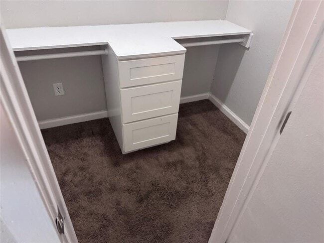 Building Photo - 901 Parmer Ave