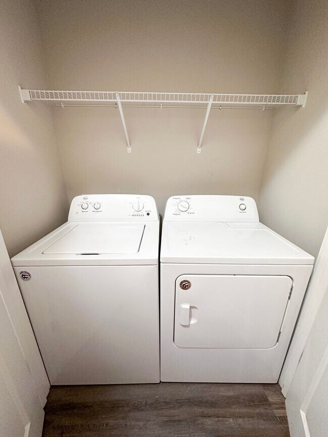 Building Photo - Centrally located townhome in The Verandas