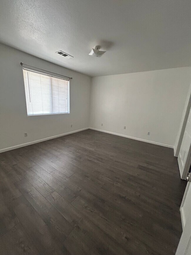 Building Photo - 1748-1750 Garden