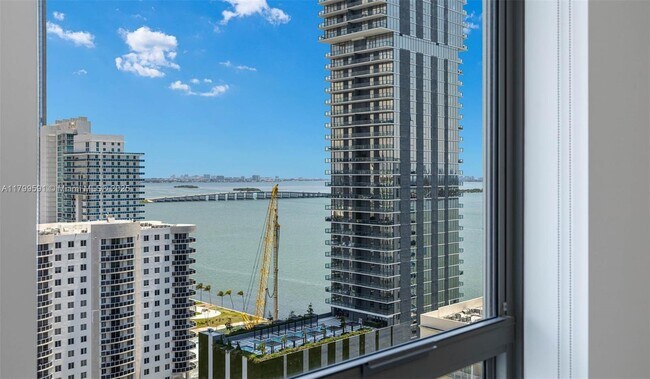 Building Photo - 2150 N Bayshore Dr