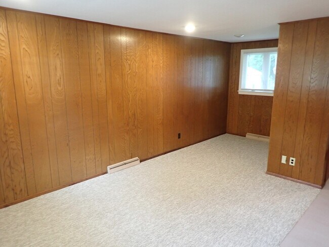 Building Photo - 131 Jarvis Cir