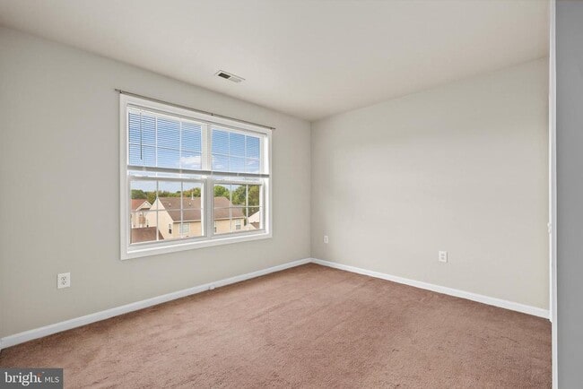 Building Photo - 16 Varone Dr