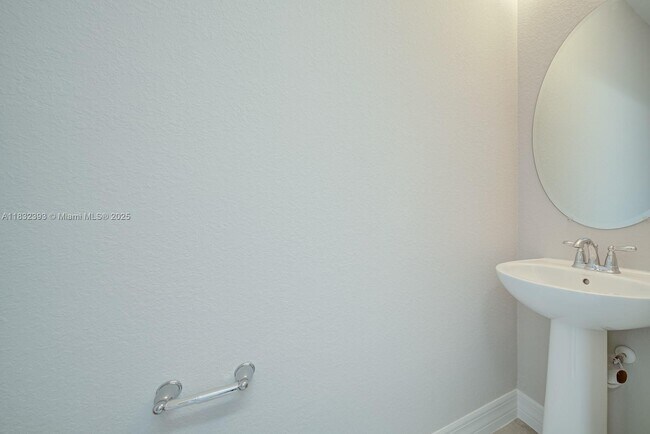 Building Photo - 1280 Eucalyptus Dr