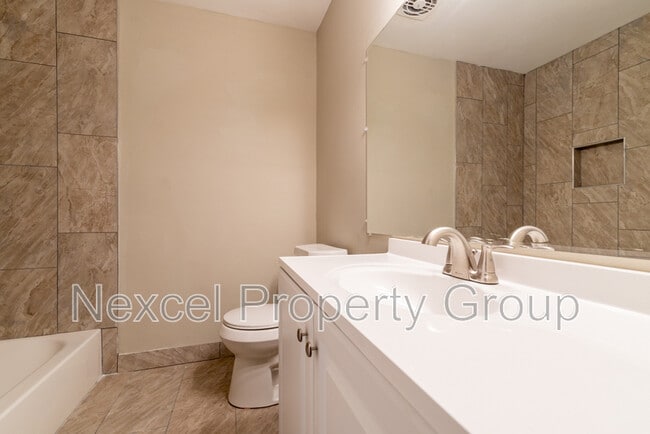 Building Photo - 5121 Ginger Cir
