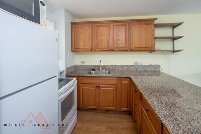 Building Photo - 1535 Punahou St