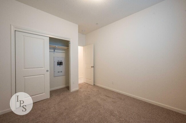 Building Photo - 1457 Las Rosas Ave