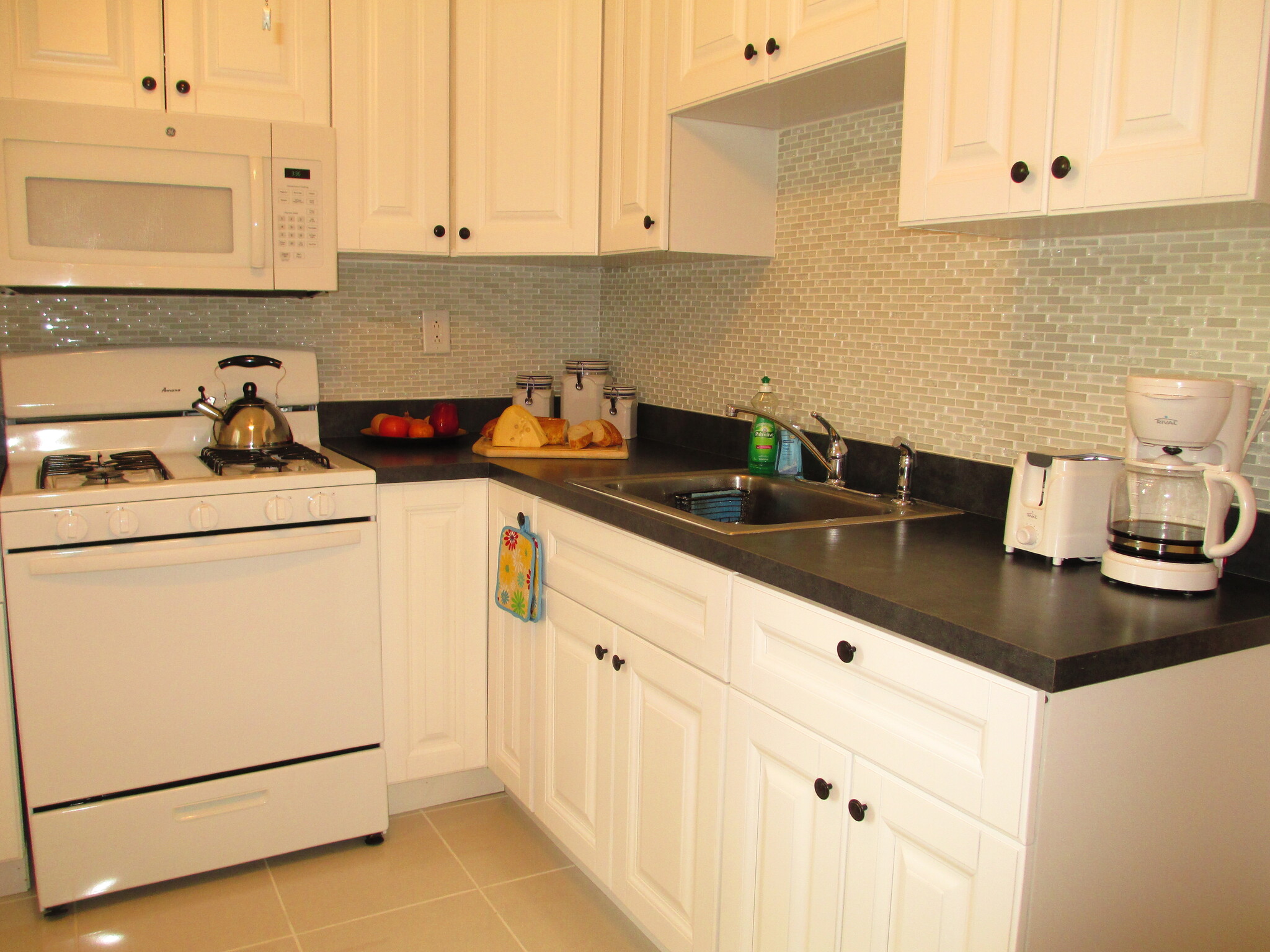 kitchen - 855 Pavonia Ave