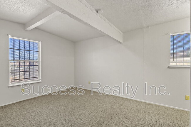 Building Photo - 5440 Viceroy Dr