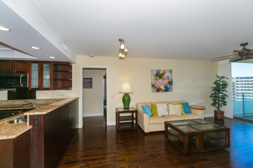 Building Photo - 1551 Ala Wai Blvd