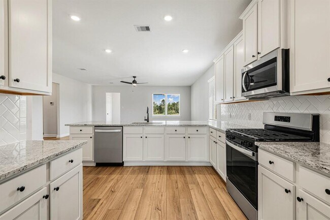 Building Photo - 15691 Honey Cv Dr