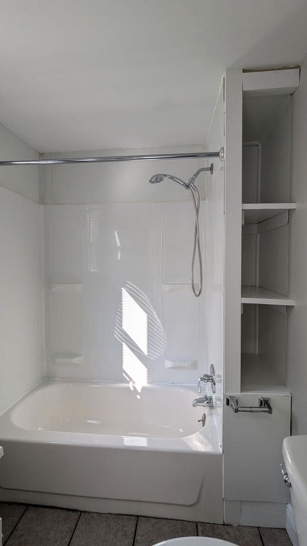 Building Photo - 2 Silver Pl