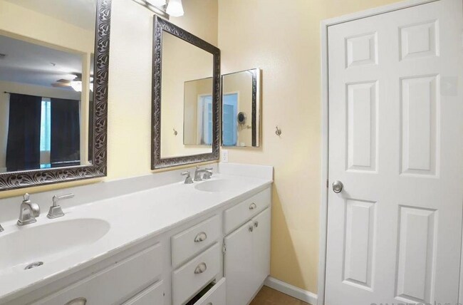 Building Photo - 39741 Columbia Union Dr