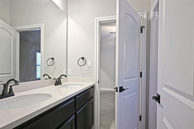 Building Photo - 588 Vale Ct