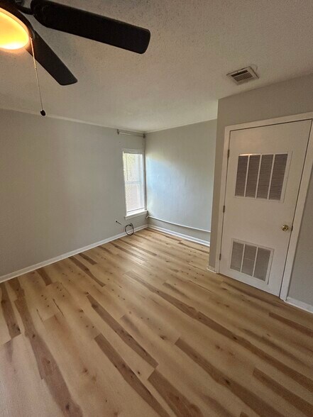 Building Photo - 302 Santa Rosa Blvd