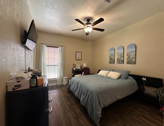 Building Photo - 221 Gurley Ln