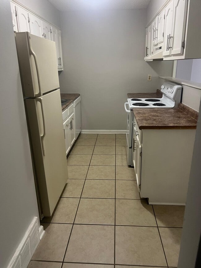 Building Photo - 4894 Northdale Dr