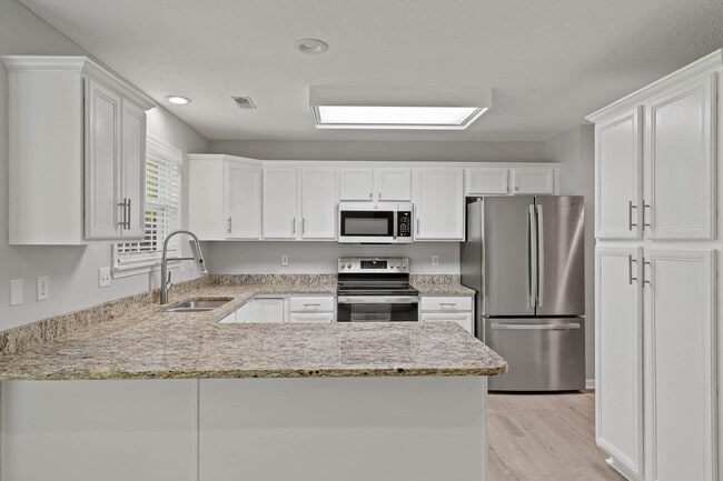 Building Photo - 2404 Lubbock Ct