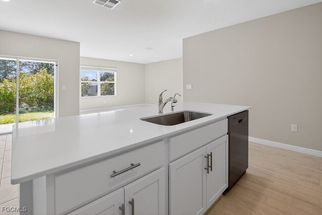 Building Photo - 553 Kingsbury Ln