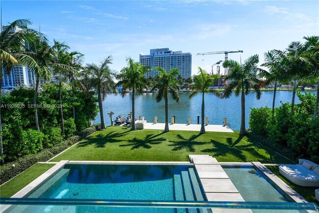 Building Photo - 5501 Pine Tree Dr