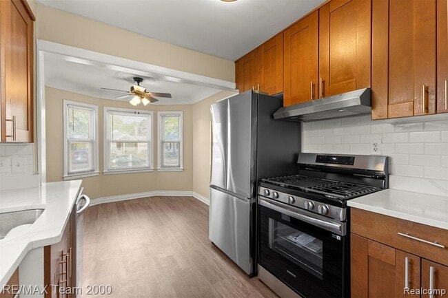 Building Photo - 3339 Lincoln St