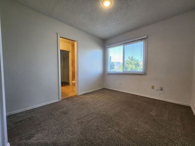 Building Photo - Stunning 3-bedroom, 2-bathroom Condo located in Monument! Move In Now and 50% Off First Month's R...