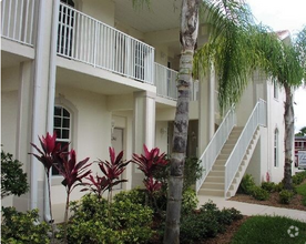Building Photo - Remodeled 2 bedroom 2 bath condo in Port o...