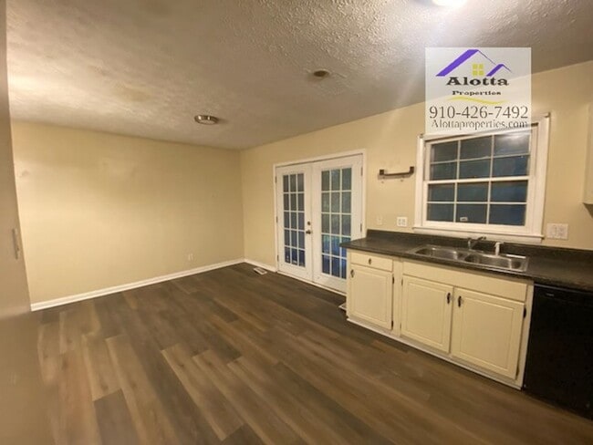 Building Photo - 733 Goodyear Dr