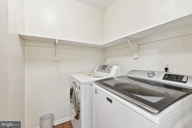 Building Photo - 14422 Coachway Dr