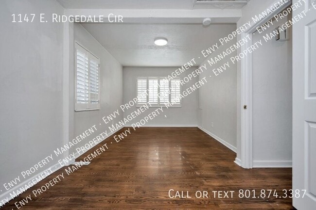 Building Photo - 1147 E Ridgedale Cir