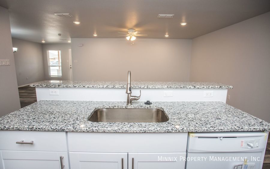 Building Photo - 5605 Kemper St