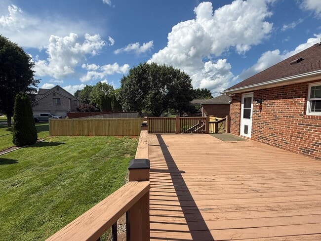Building Photo - 3 bedroom one- level beauty in North Johnson City!