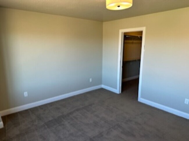 Building Photo - 4 Bedroom Condo With a Community Pool and ...