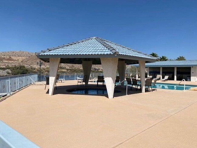 Building Photo - 2Br Waterfront  WINTER Vacation Rental Condo, Complex on the WATERFRONT Gated complex Utilities i...