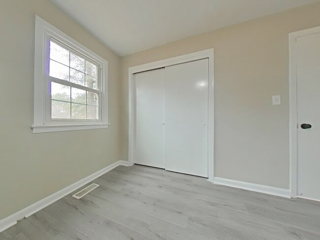 Building Photo - 285 Decatur Dr